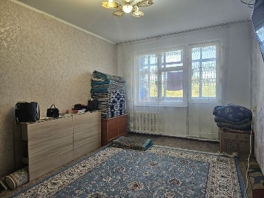 Продаётся 1 ком квартира на 4 этаже район Школьник, центр г. Уральск