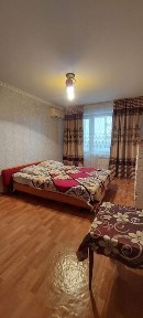 Посуточно однокомнатная квартира на первом этаже