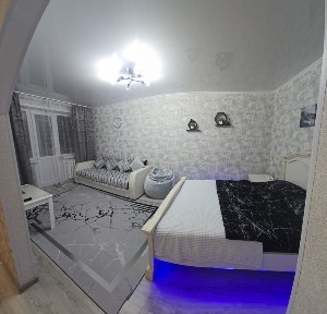 Однокомнатная квартира в КЖБИ 10тыс ночь и по часам 2часа 4тыс с конд