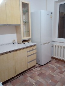 Сдаётся на долгий срок 2ух ком кв лен проект на 3 ем этаже