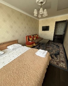 4000 теңге три Часа. 1комнатная в центре. Абая