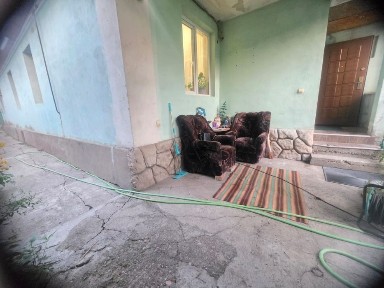 Сдается пол дома в жетысуйском районе