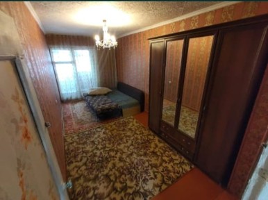 Сдам 2-х ком. кв. 4мкр. 39дом. 1этаж 80.000+РКЦ