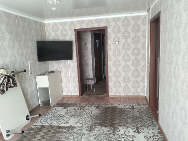 3 ком квартира район пед, колледжа на 2 этаже, не угловая середина дома.