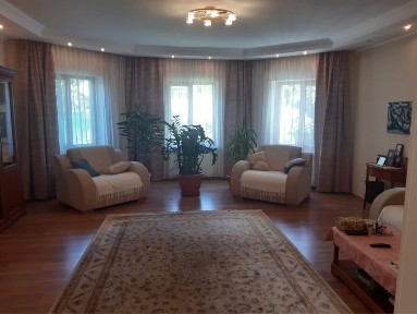Срочно продается 2-этажный дом с выходом на набережную!