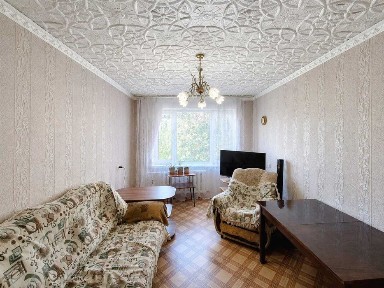 Продам 4 комн квартиру на 8 мкр