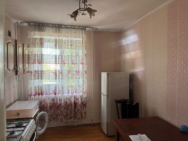 Продаётся уютная 2-х комнатная квартира. Военный городок.