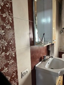 Сдам дом район Шанхая. Дом 100 кВ. Вода в доме, отопление паровое.