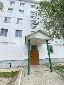 Продается 3-комнатная квартира в центре города.