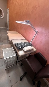 Аренда местоа в салоне красоты. Кушетка для лашмейкера или ламимейкера