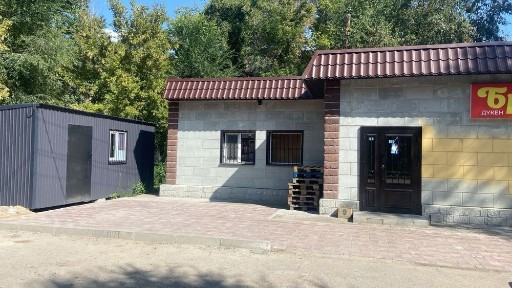 Сдам в аренду место под контейнер овощной рядом с магазином.