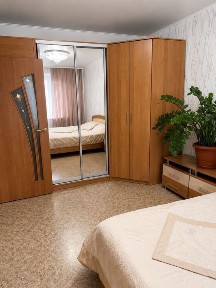 Продам трехкомнатную квартиру в Курчатове