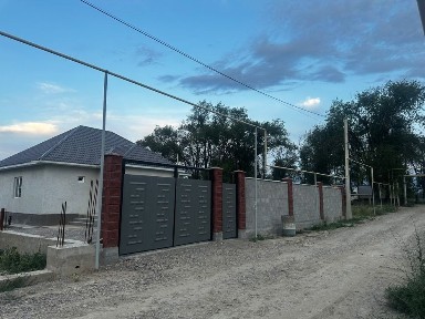 Үй сатылады. Жаңа, Елтай жаңа мектеп қарсы