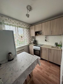Продам 1 комнатную квартиру район Радужный