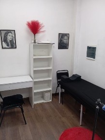 Сдам в аренду столик для маникюра или кушетку