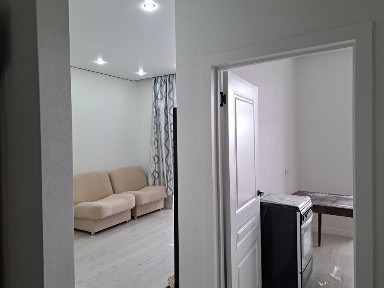 сдам в аренду 1 комнатную квартиру, помесячно, орынбор 13, жк анар