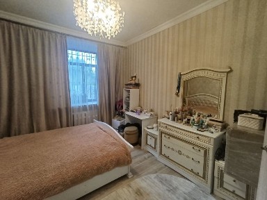 Продаётся 2-комнатная квартира старого типа с мебелью
