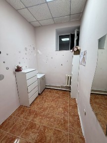 Сдам кабинет с мокрой точкой, окном в салоне красоты на правом берегу