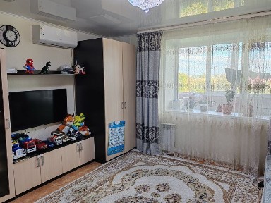 Продам 1 комнатную квартиру, Бензастрой, Уральская 32
