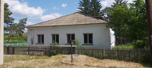 Дом кирпичный 122м2 с центральным отоплением на участке 16 соток