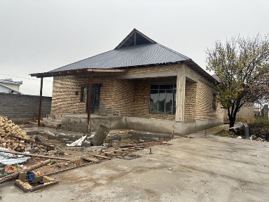 Үй сатылады Шұбарсуда 31 қиылыста Мұрагер кафенің артында