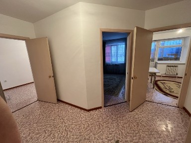 Сити 1 2 бөлмелі үй жалға беріледі. Үй іші тап-таза