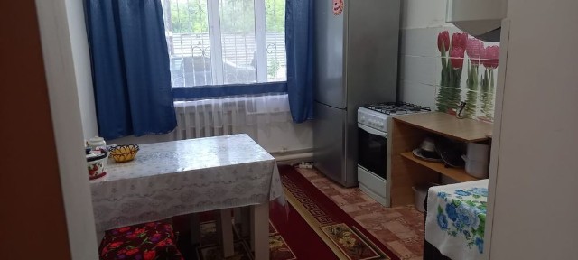 Продам 1к. кв в11мкр ул. Станционная 33 жел. дверь пласт. окна