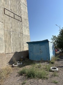 Железный киоск.