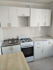 Продаётся трёх комнатная квартира по ул Абая 70