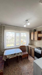 Продается 2-комнатная квартира в центре около 4-школы. На втором этаже