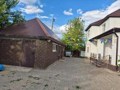 Продам 2 этажный коттедж, 10 соток, р/он Мичурино