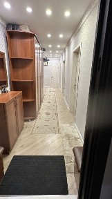 Продаю 3 комн кв по Шахтеров 52