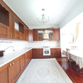 4-комнатная квартира 177 м² с автономным отоплением в центре