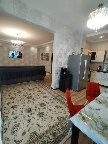 2ух. ком. 130кв. м. ЖК Эмират 400тыс. + ком. услуги Кенесары 4