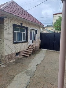Срочна здам времянку двух комнатная в центре города