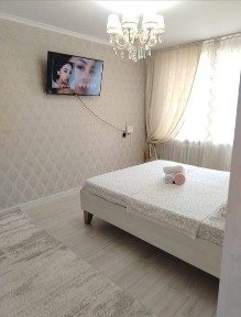 Сдам посуточно 1 кв за Бизнес центр Мир