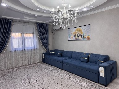 Үй мкр. Достықта, размері 13,5*17. 5 бөлмелі. Срочно сатылады!