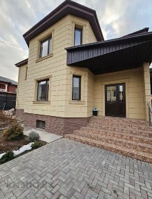 Продажа трехуровневого кирпичного дома в с. Бесагаш, 2024 года пос.