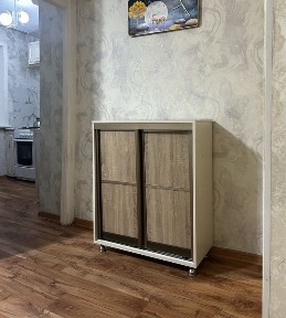 Срочно продам 2 комнатную квартиру 3 этаж не угловая