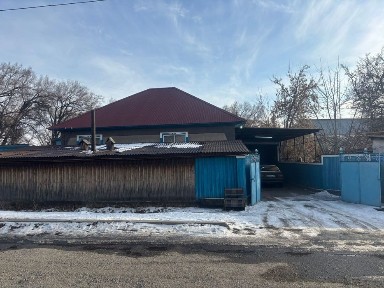 Большой шпальный дом