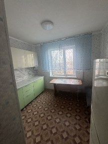 Продаю 2 комн квартиру улучшенной пларовки все в шаговой доступности
