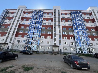Үй сатылады! Жаңа үйдегі 3 бөлмелі кең пәтер.