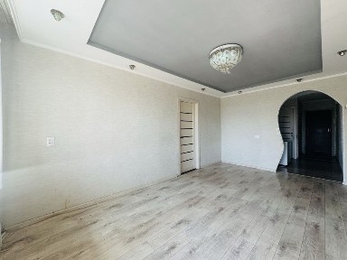 Продаётся 3 комнатная квартира на 31 квартале в кирпичном доме.