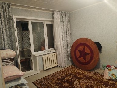 Продам двухкомнатную квартиру на 15 микрорайоне 2 рой этаж