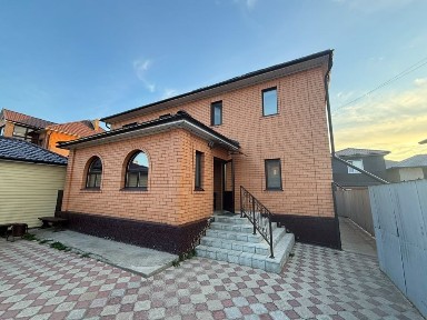 Уютный коттедж с большим участком - 130 млн ₸.