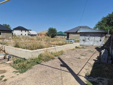 7 соток (ЛПХ) жерде времянка 10×4, 12×13 үлкен үйге фундамент құйылған