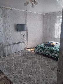 1 комнатная квартира 10000. По часам 2500.