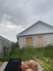 Продам участок с недостроенным домам