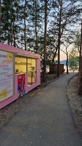 Бутик передвижной для торговли едой и сладостями в Боровом