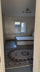 Орталықтан 3 бөлмелі үй жалға беріледі